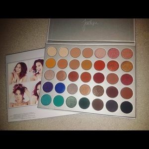 JACLYN HILL X MORPHE eyeshadow!!!